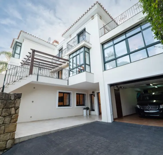 Detached villa R5244223