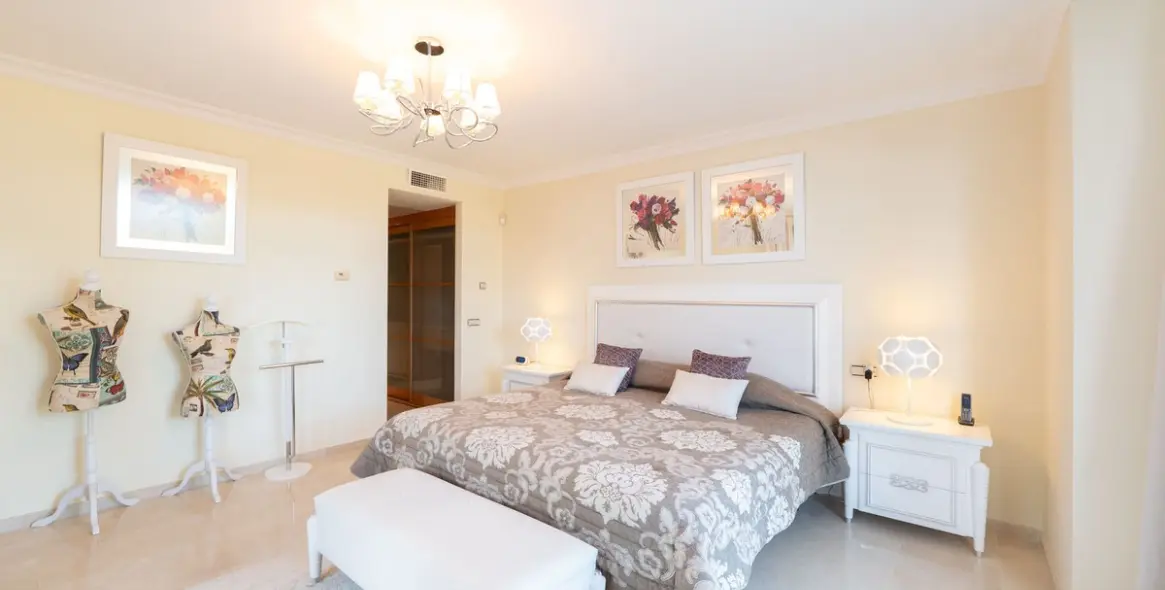 Продажа  отдельно стоящей виллы в Los Arqueros 16