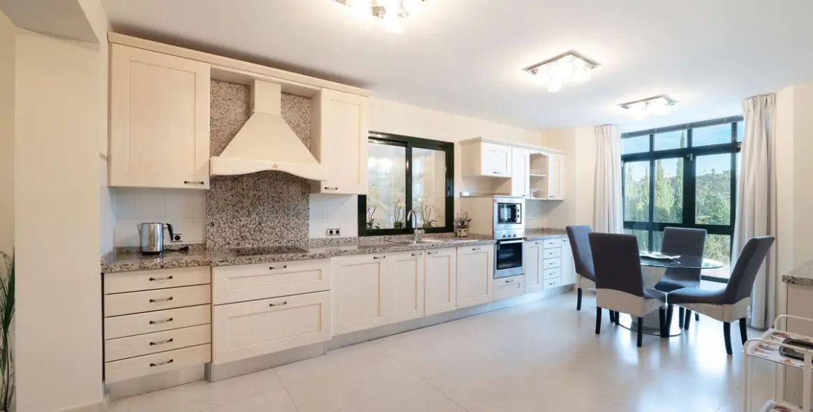 Продажа  отдельно стоящей виллы в Los Arqueros 9