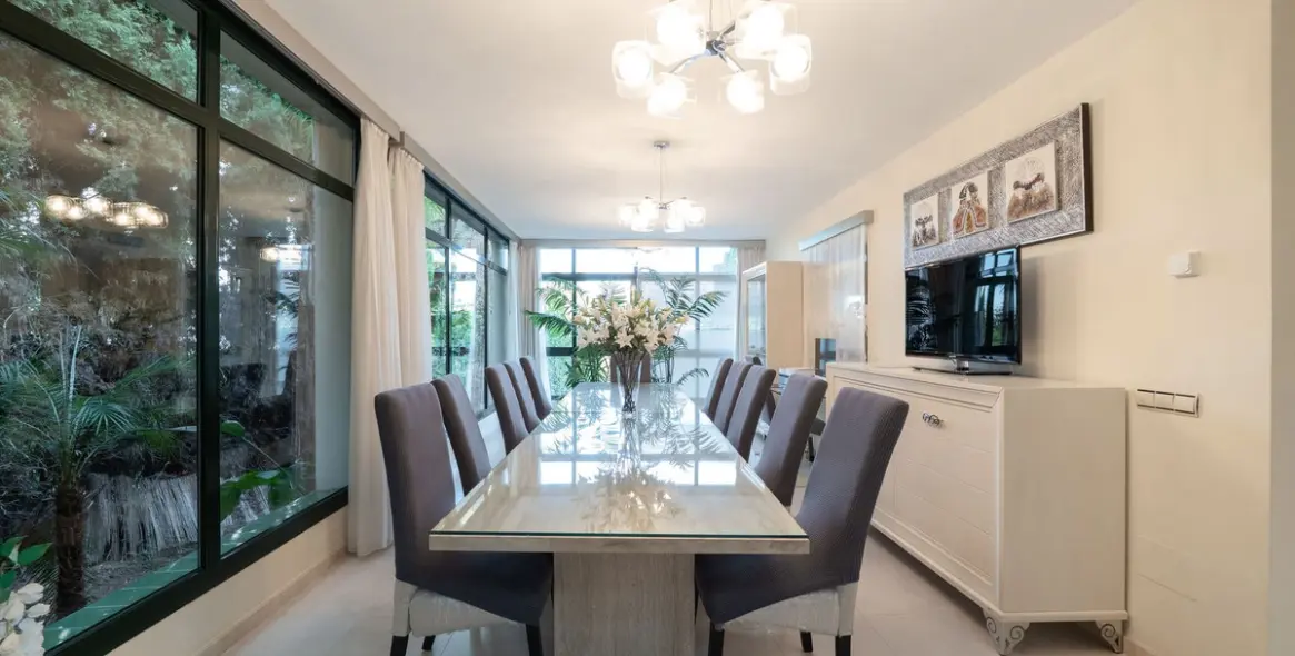 Продажа  отдельно стоящей виллы в Los Arqueros 10