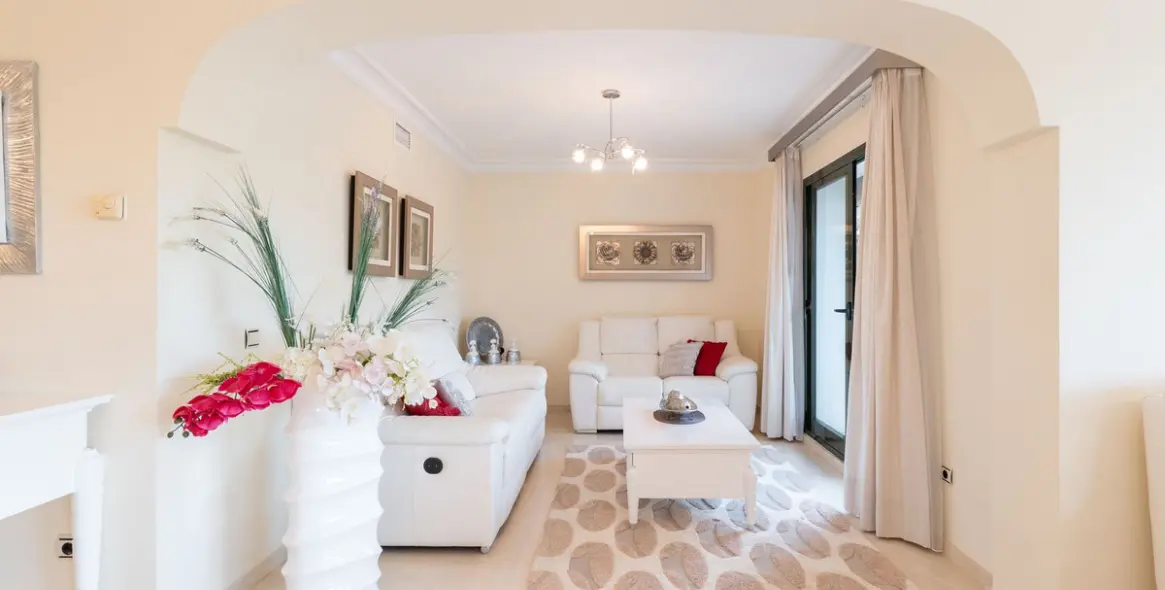 Продажа  отдельно стоящей виллы в Los Arqueros 14