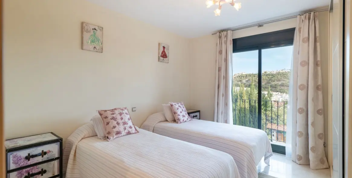 Venta de villa independiente en Los Arqueros 24