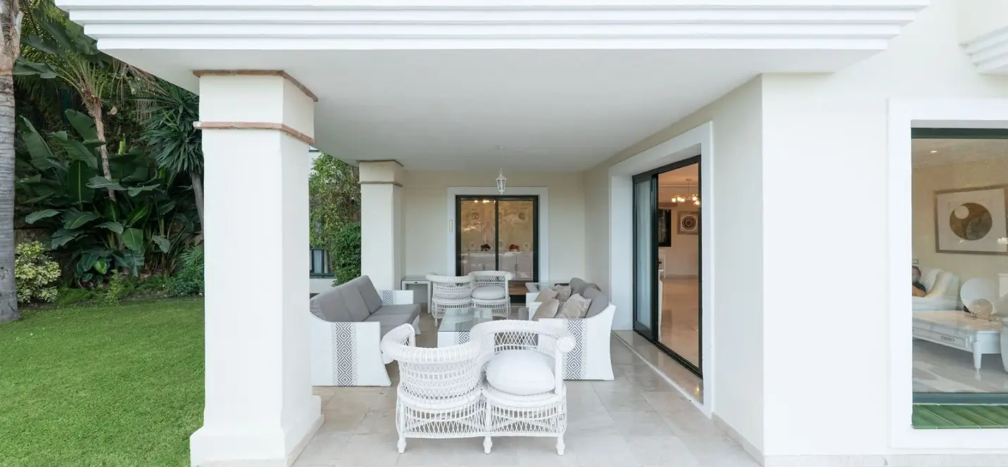 Sale of detached villa in Los Arqueros 3