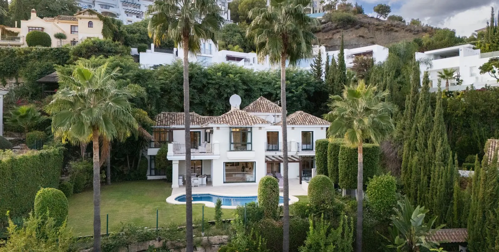 Продажа  отдельно стоящей виллы в Los Arqueros 46