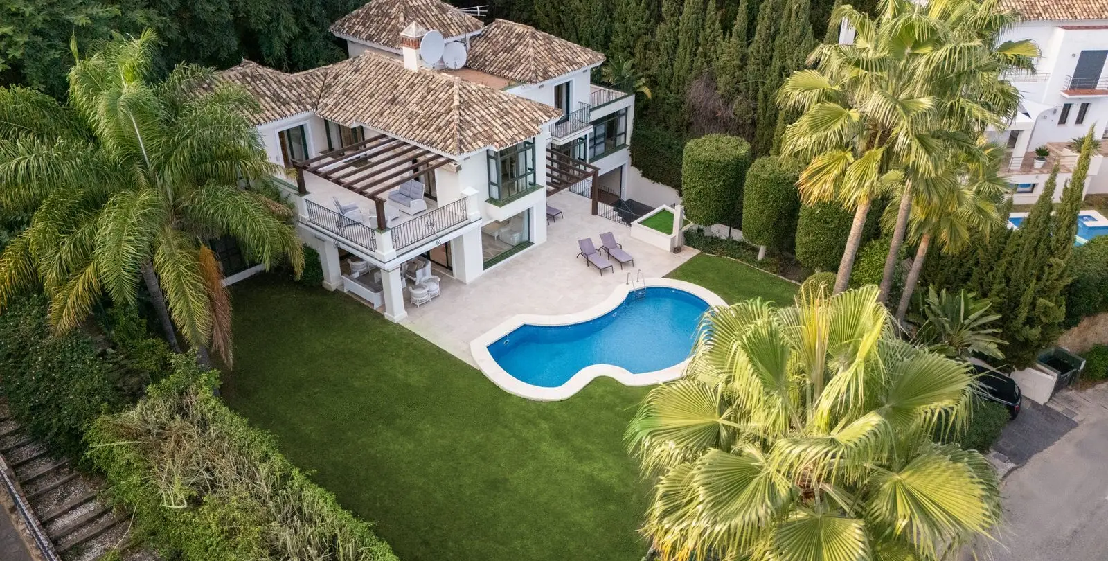 Sale of detached villa in Los Arqueros 1