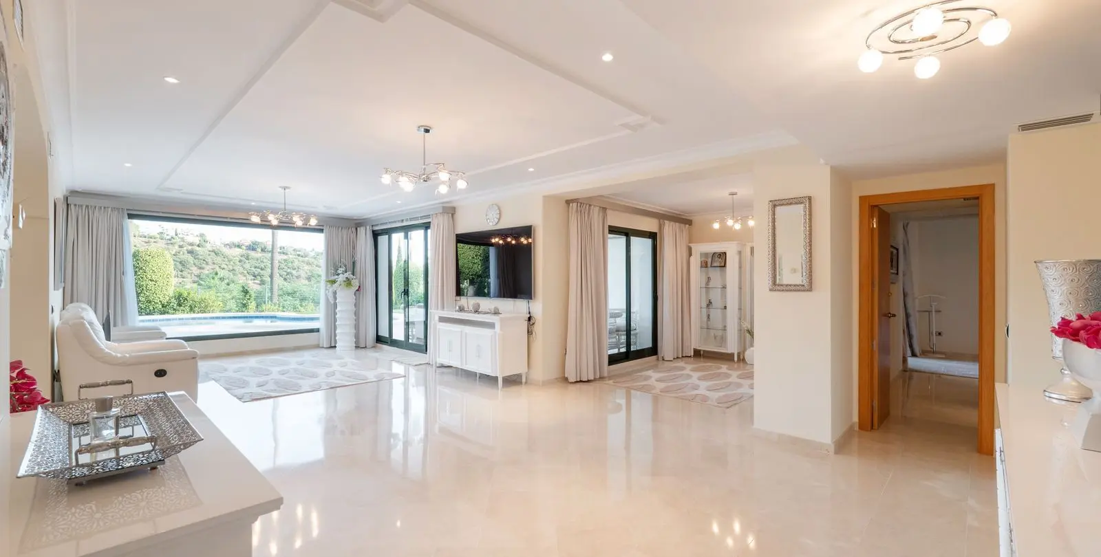 Sale of detached villa in Los Arqueros 7