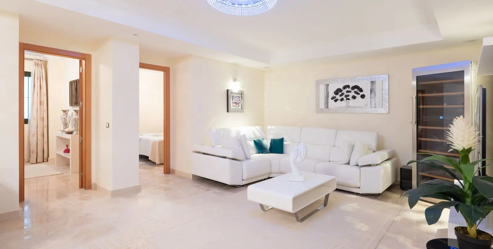 Sale of detached villa in Los Arqueros 13