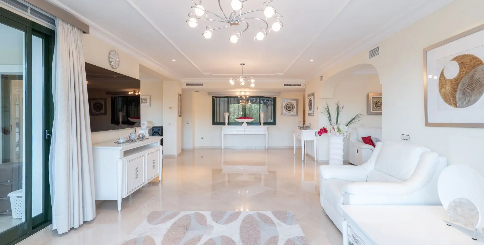 Sale of detached villa in Los Arqueros 15