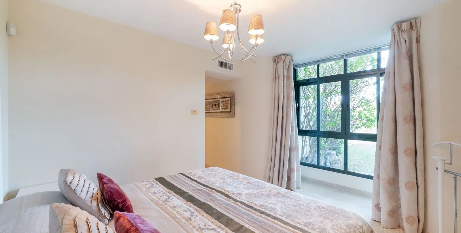 Sale of detached villa in Los Arqueros 21