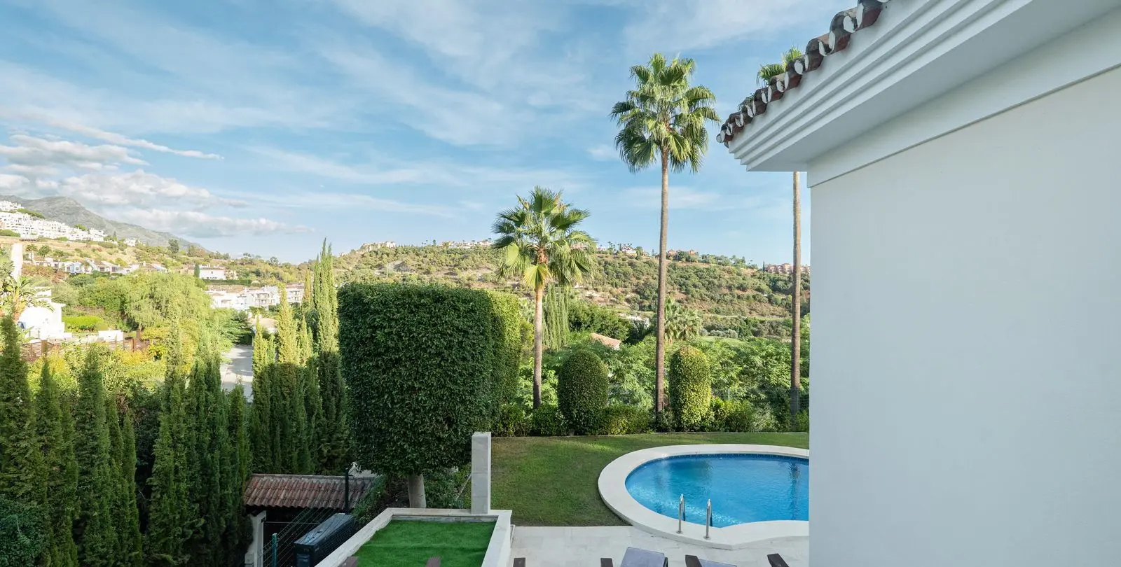 Sale of detached villa in Los Arqueros 23
