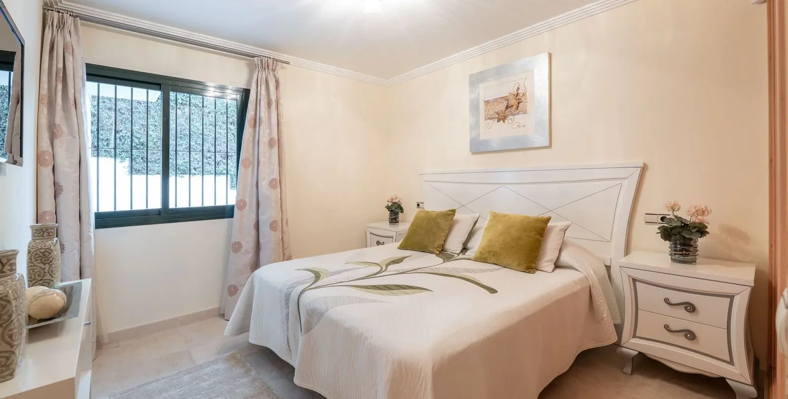 Sale of detached villa in Los Arqueros 30