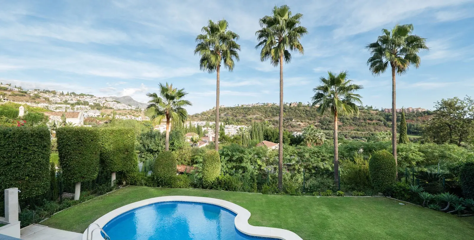 Sale of detached villa in Los Arqueros 36