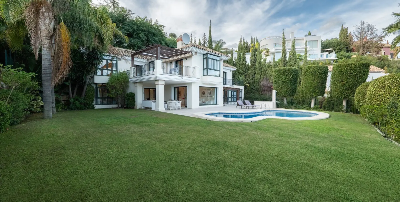 Sale of detached villa in Los Arqueros 48