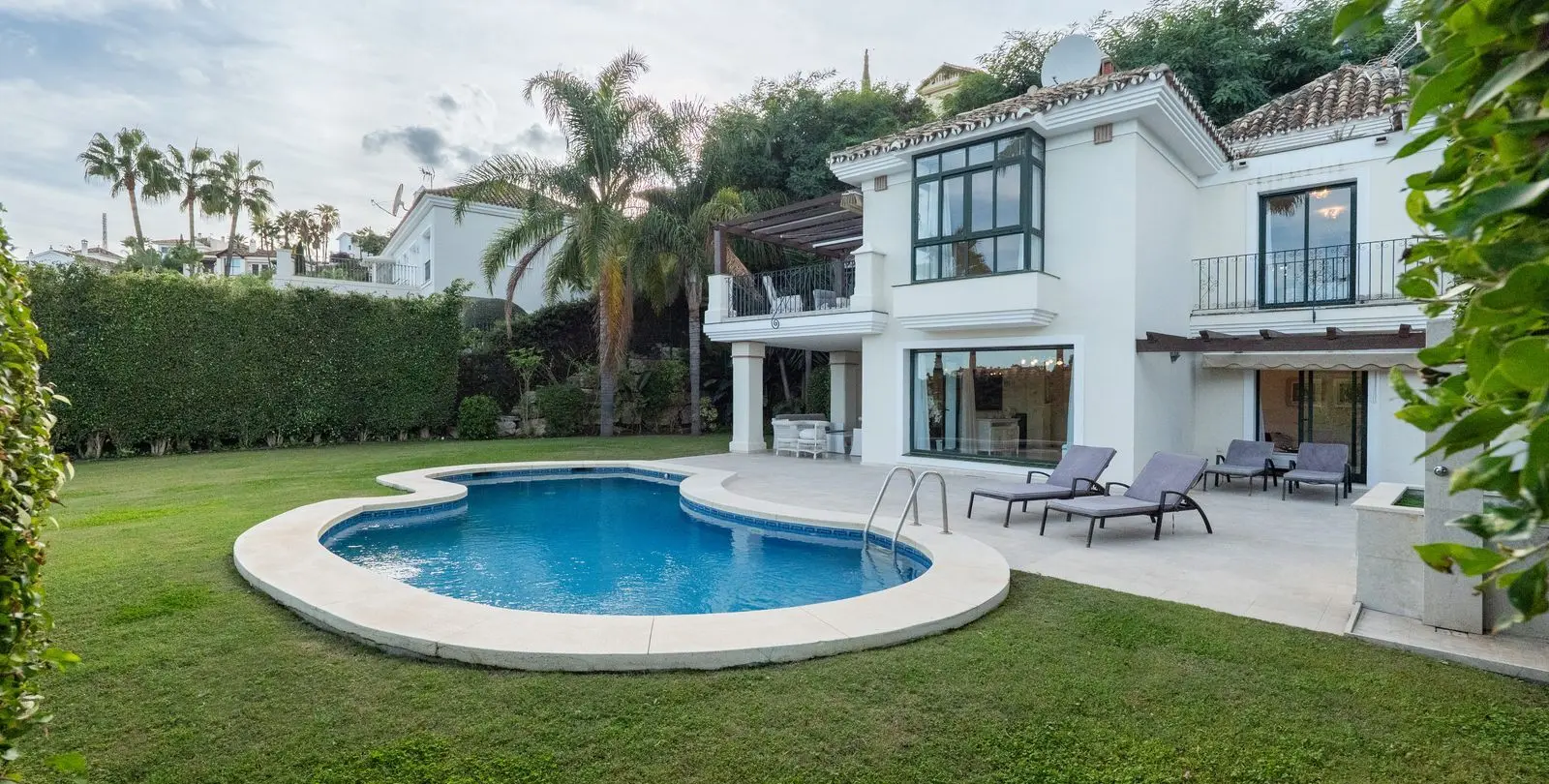 Sale of detached villa in Los Arqueros 53