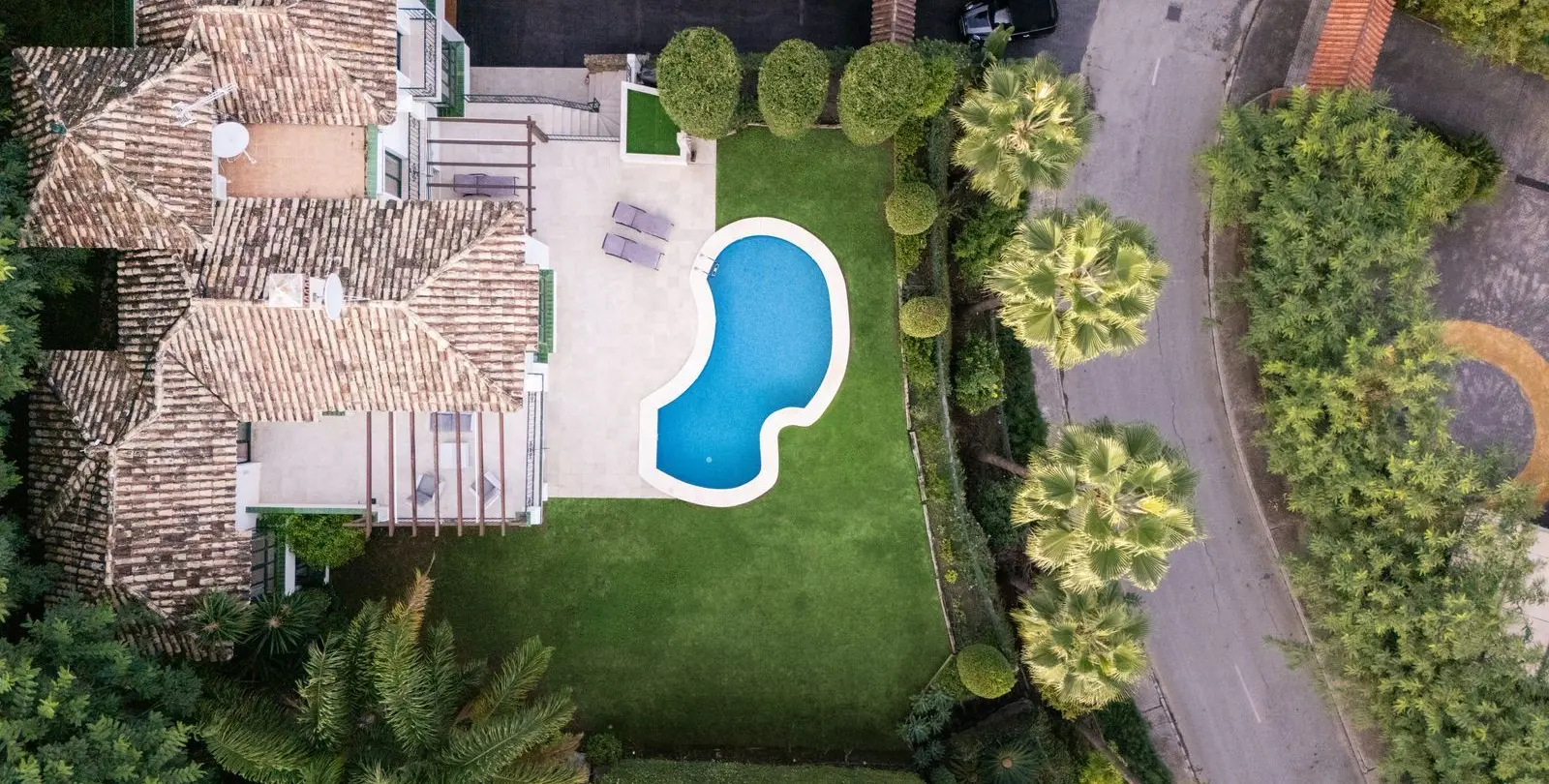 Sale of detached villa in Los Arqueros 65