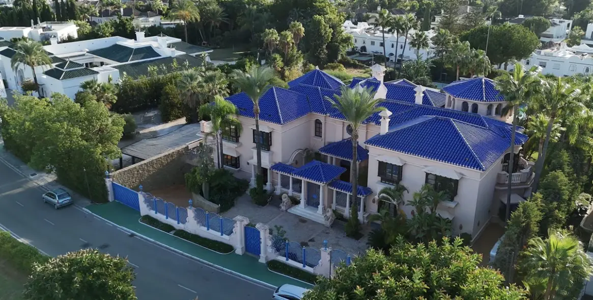 Sale of detached villa in Nueva Andalucía (district Nueva Andalucía) 1