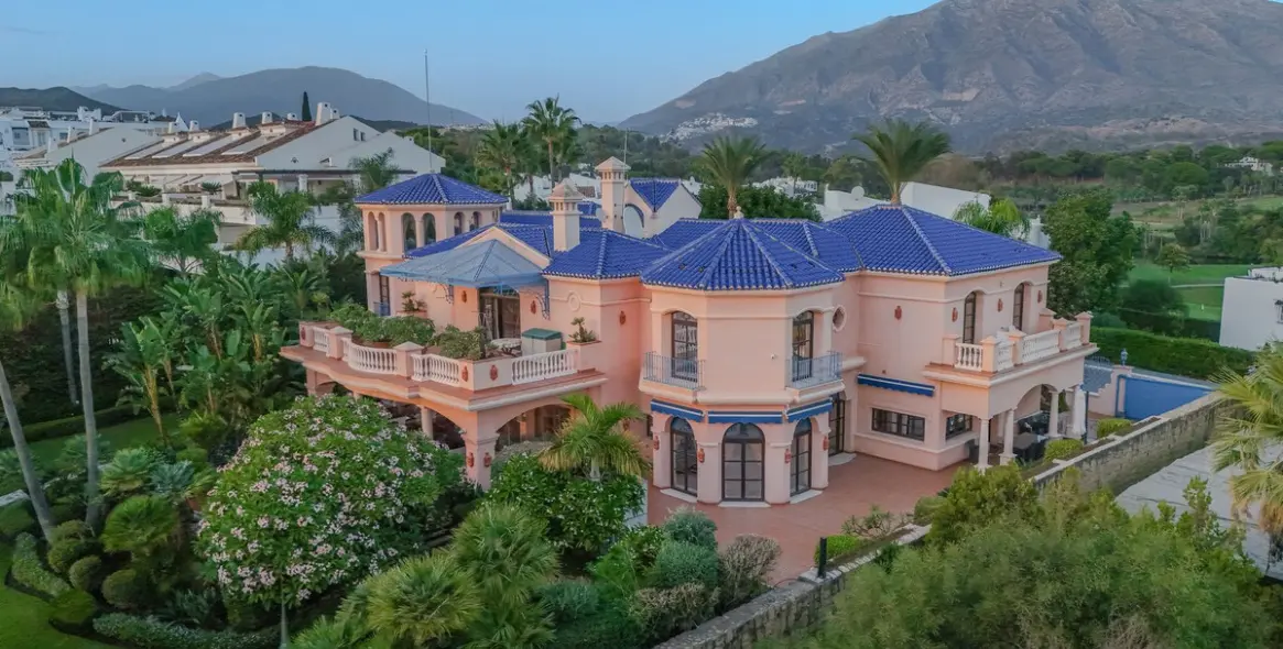 Sale of detached villa in Nueva Andalucía (district Nueva Andalucía) 6