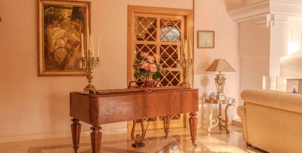 Venta de villa independiente en Nueva Andalucía 11