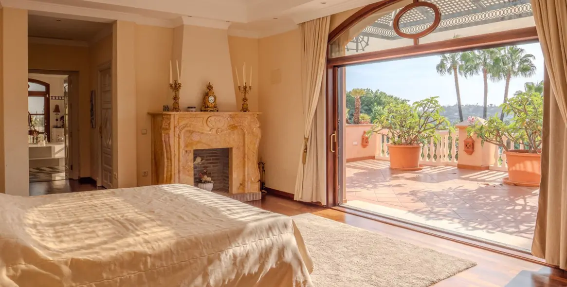 Venta de villa independiente en Nueva Andalucía 13