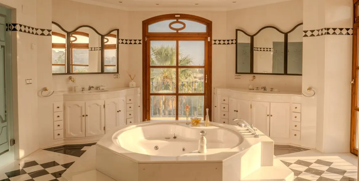 Venta de villa independiente en Nueva Andalucía 16