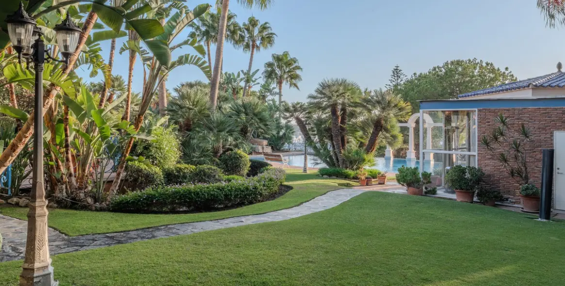 Продажа  отдельно стоящей виллы в Nueva Andalucía 32