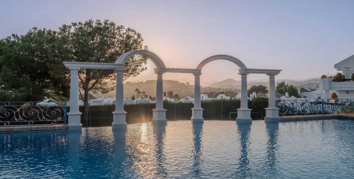 Продажа  отдельно стоящей виллы в Nueva Andalucía 38