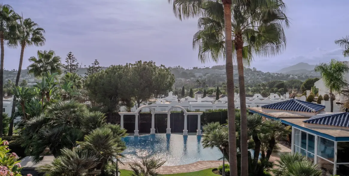 Продажа  отдельно стоящей виллы в Nueva Andalucía 42