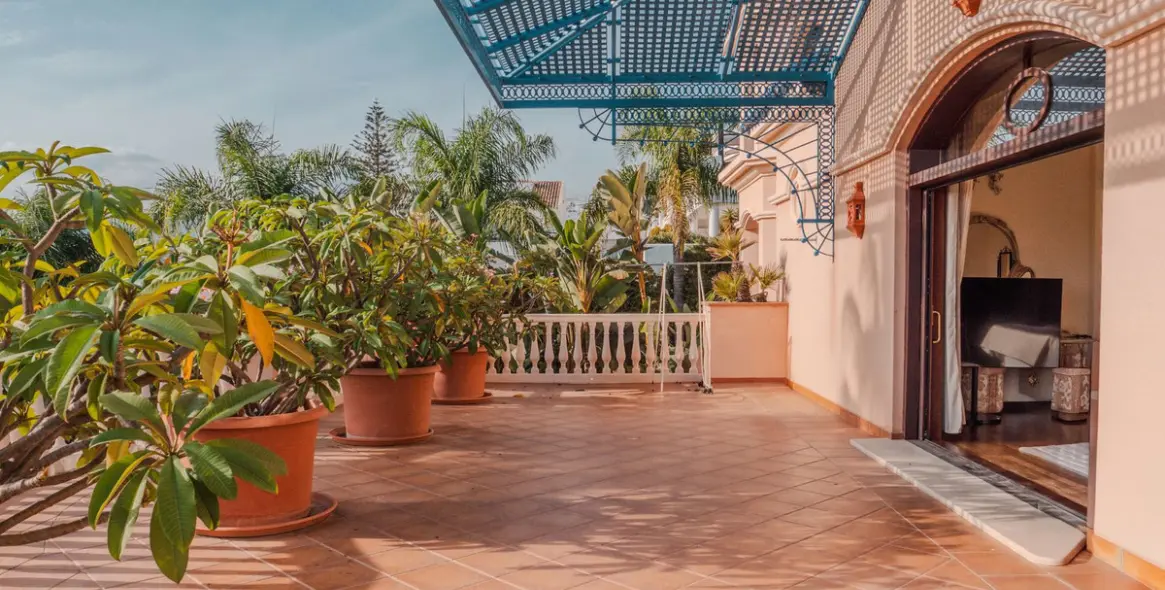 Продажа  отдельно стоящей виллы в Nueva Andalucía 43