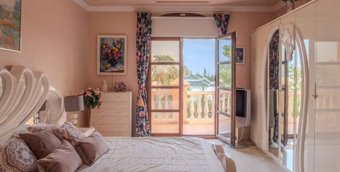 Продажа  отдельно стоящей виллы в Nueva Andalucía 52