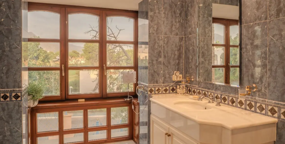 Продажа  отдельно стоящей виллы в Nueva Andalucía 55