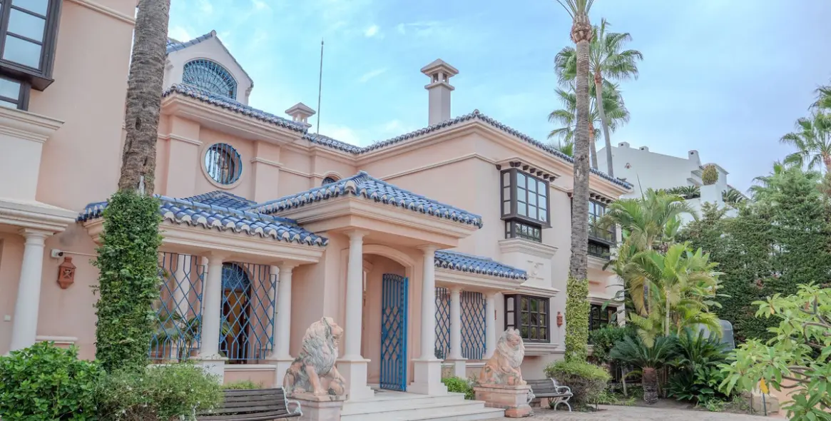 Продажа  отдельно стоящей виллы в Nueva Andalucía 61