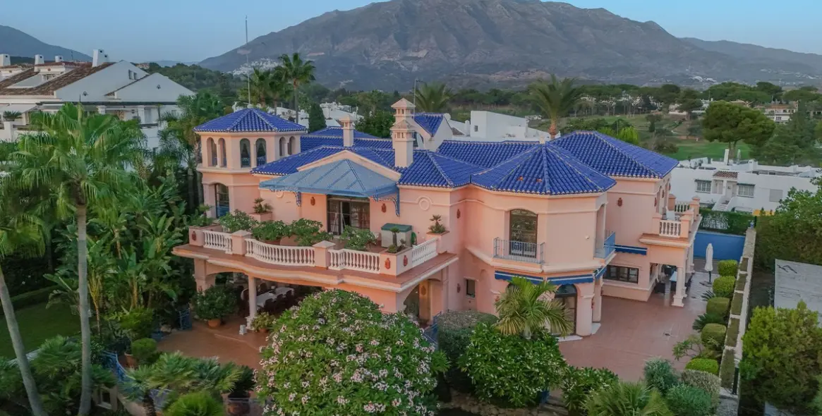 Продажа  отдельно стоящей виллы в Nueva Andalucía 63