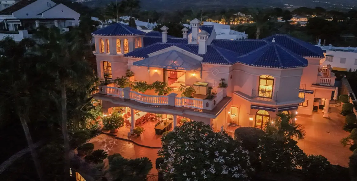 Продажа  отдельно стоящей виллы в Nueva Andalucía 68