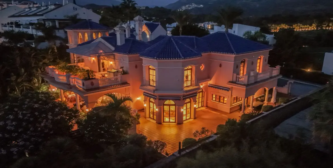 Продажа  отдельно стоящей виллы в Nueva Andalucía 69