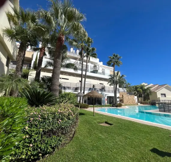 Long-term rent of middle floor apartment in Altos de los Monteros