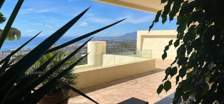 Long-term rent of middle floor apartment in Altos de los Monteros 1