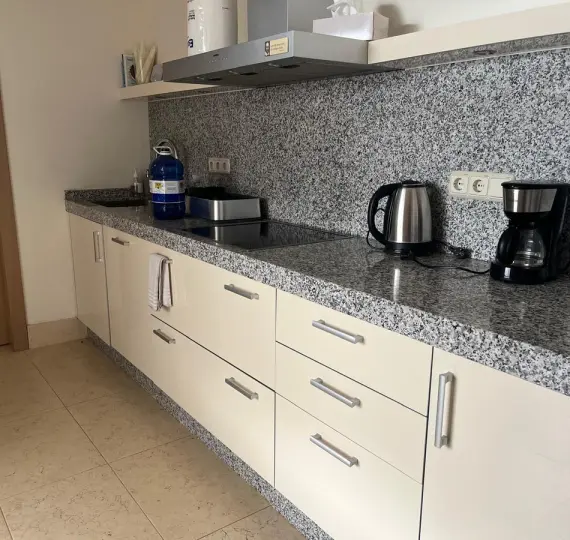 Long-term rent of middle floor apartment in Altos de los Monteros