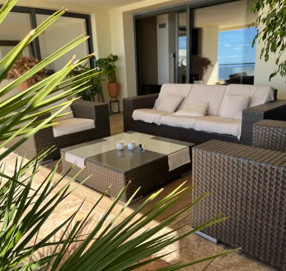 Long-term rent of middle floor apartment in Altos de los Monteros