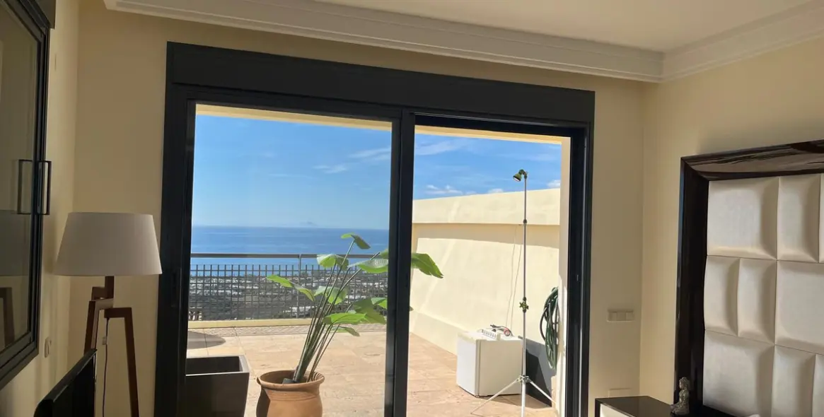 Long-term rent of middle floor apartment in Altos de los Monteros 6