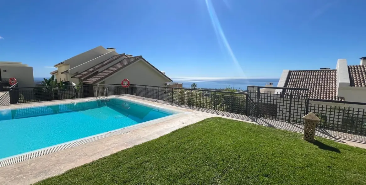 Long-term rent of middle floor apartment in Altos de los Monteros 8