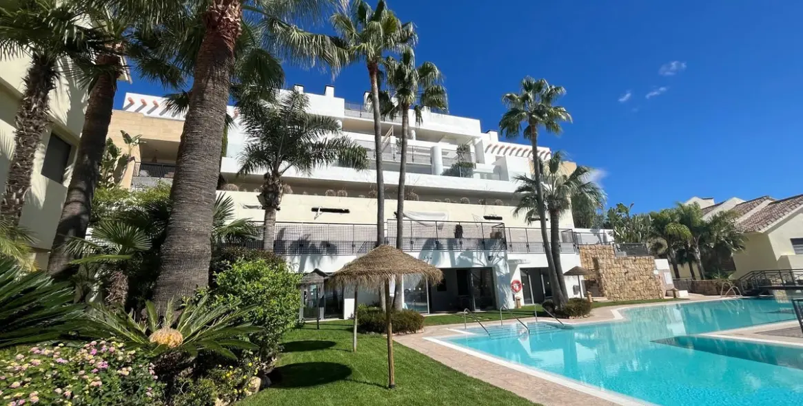 Long-term rent of middle floor apartment in Altos de los Monteros 9