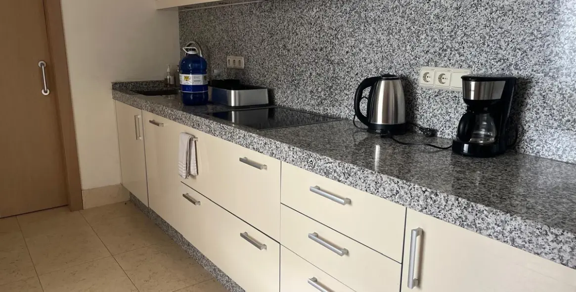 Long-term rent of middle floor apartment in Altos de los Monteros 11