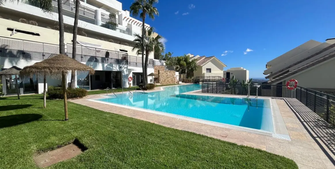 Long-term rent of middle floor apartment in Altos de los Monteros 12