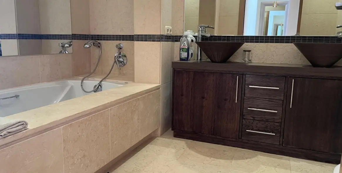 Long-term rent of middle floor apartment in Altos de los Monteros 13