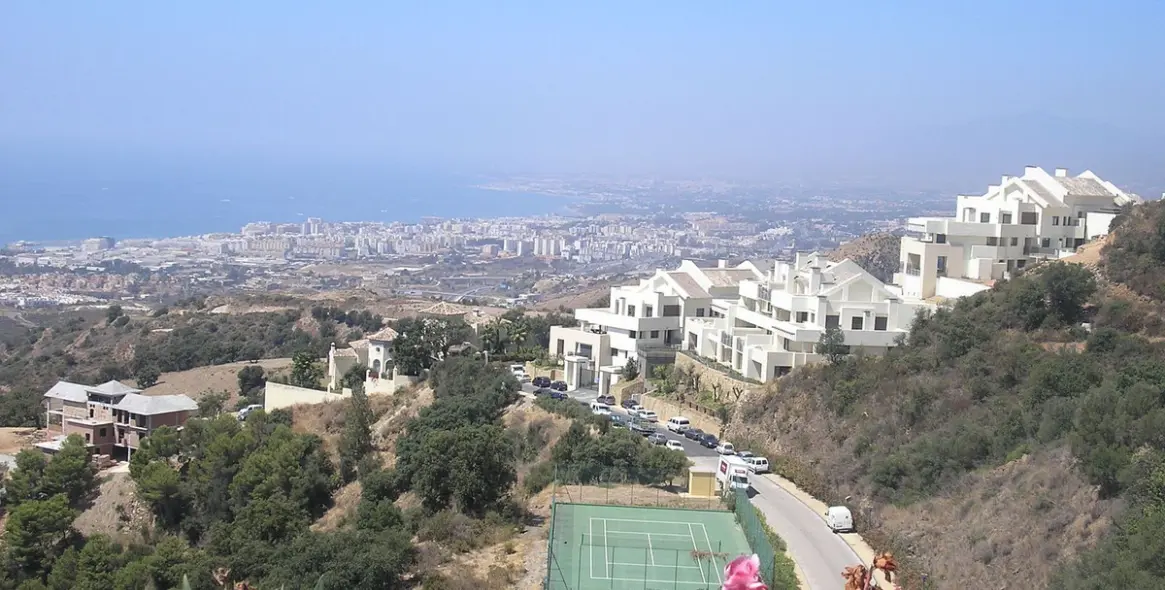 Long-term rent of middle floor apartment in Altos de los Monteros 14