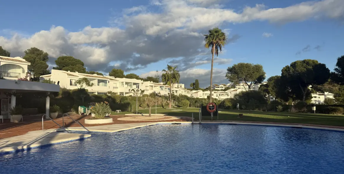 Продажа апартаментов на среднем этаже в Mijas Costa 1