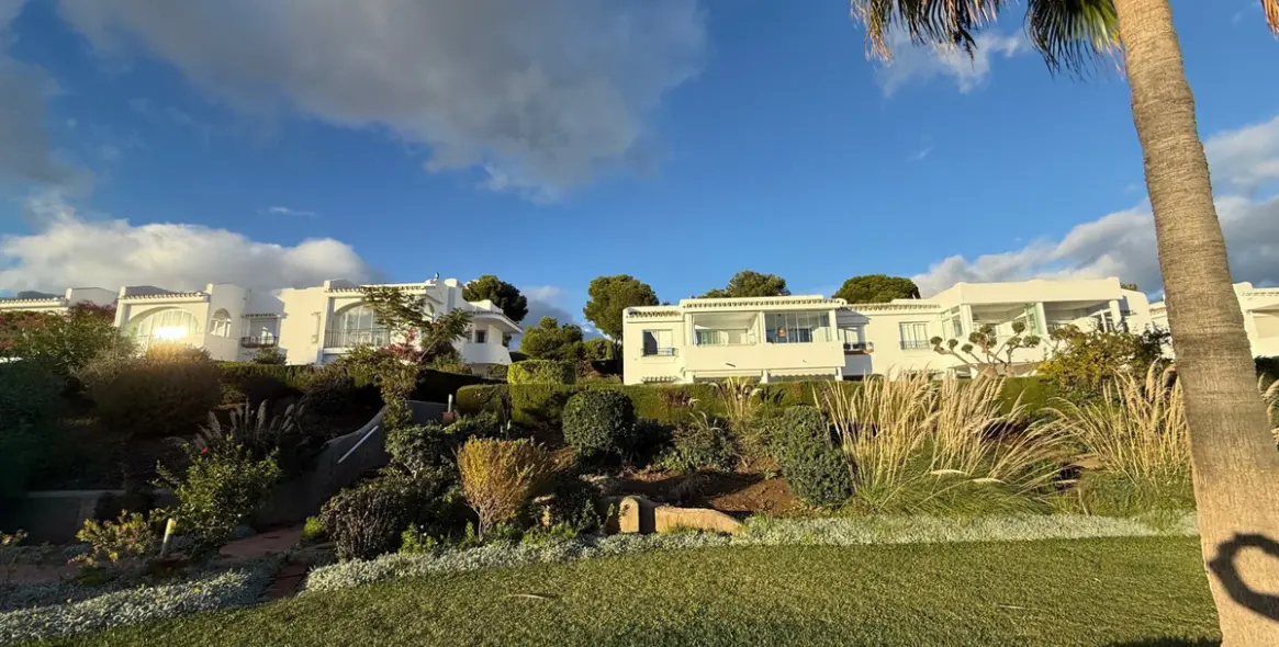 Продажа апартаментов на среднем этаже в Mijas Costa 13