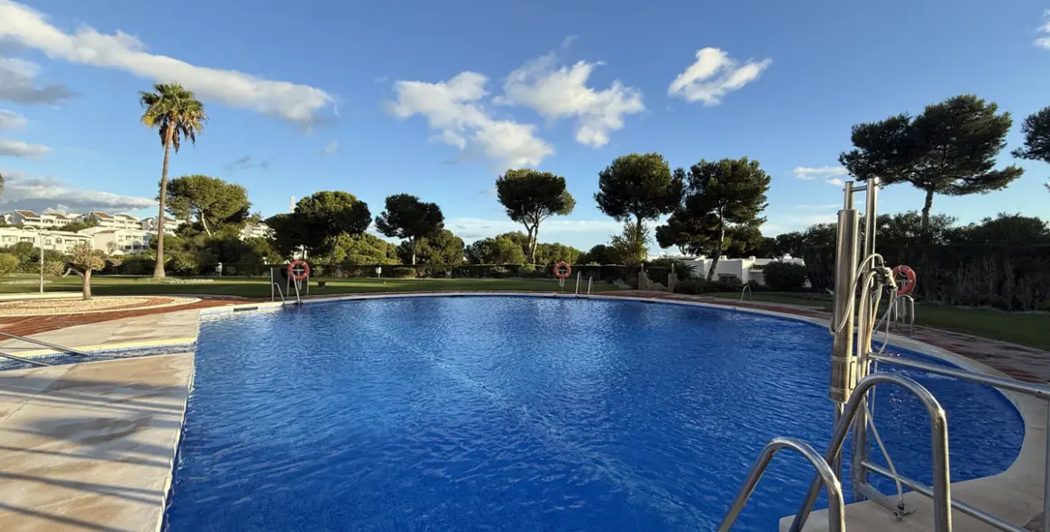 Продажа апартаментов на среднем этаже в Mijas Costa 20