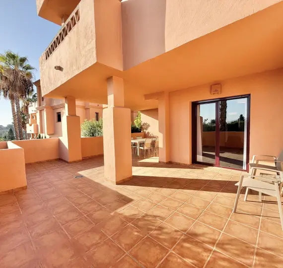 Продажа апартаментов на первом этаже в Benahavís