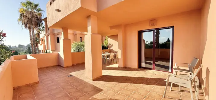 Продажа апартаментов на первом этаже в Benahavís 0